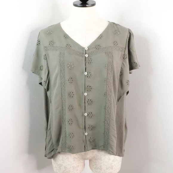 Maurices Women's L Green Eyelet Rayon Crinkle Flutter Sleeve Buttoned Blouse Top - Picture 1 of 8